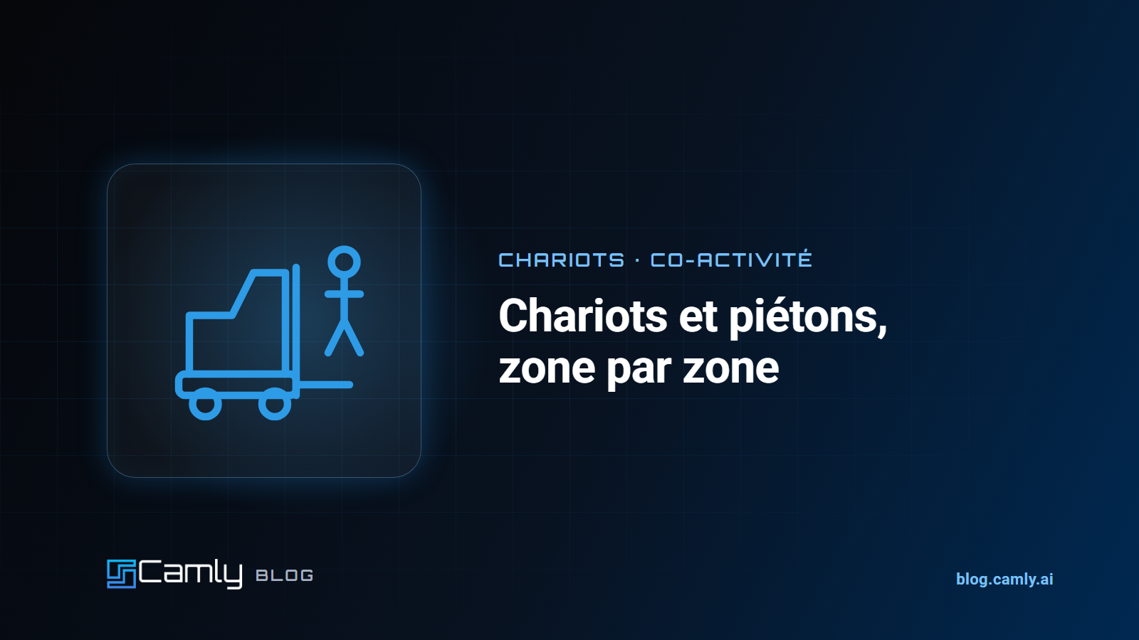 Allée d'entrepôt avec un chariot élévateur et un piéton, vue par une caméra fixe