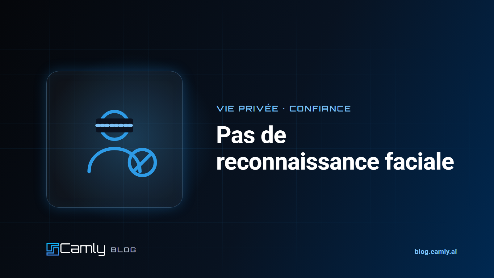 Image de caméra d'entrepôt avec les personnes floutées, la zone de l'issue de secours surlignée
